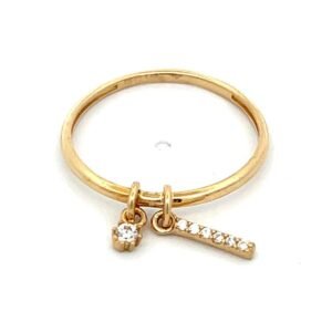 Anillo con dijes y circones